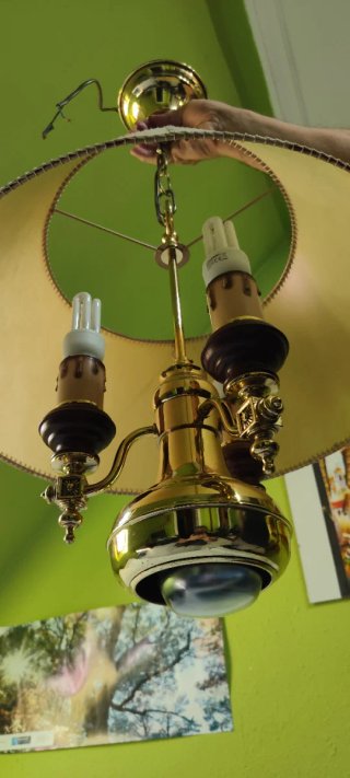 Lámpara de techo colgante dorada y beige
