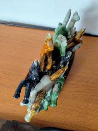 Figura de cerámica de caballos