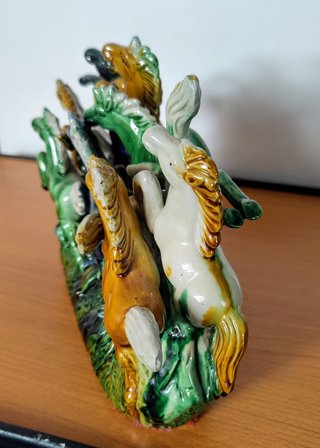 Figura de cerámica de caballos
