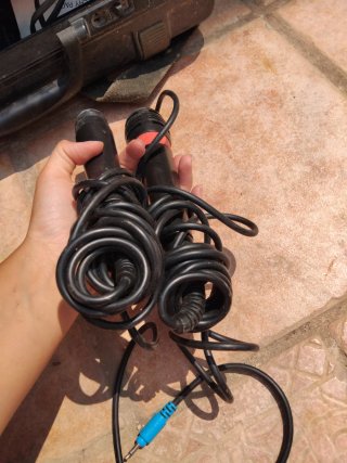 2 Micrófonos Negros con Cables