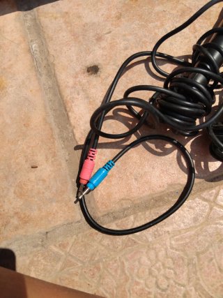 2 Micrófonos Negros con Cables
