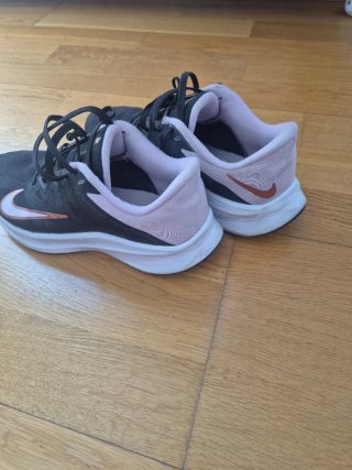 Zapatillas Nike Negras y Rosas,  talla 38