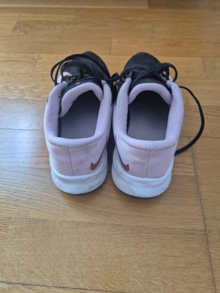 Zapatillas Nike Negras y Rosas,  talla 38