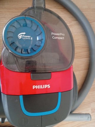 Aspiradora Philips Roja y Negra sin bolsa