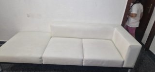 Sofá blanco de piel sintética