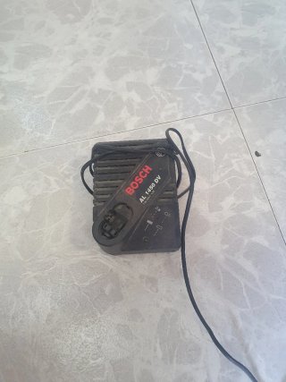 Cargadores Bosch AL 1450 DV y Makita DC1470