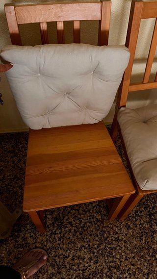 Mesa y 4 sillas de madera