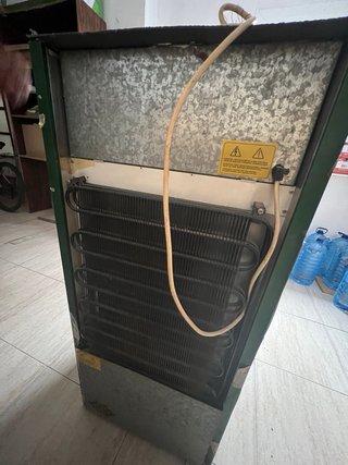 Nevera expositora Coreco con puerta de cristal