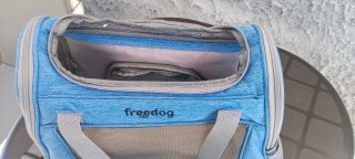 Transportín para mascotas de la marca Freedog. Es