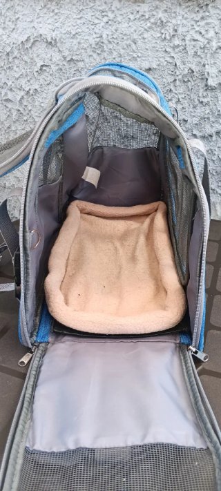Transportín para mascotas de la marca Freedog. Es