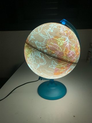 Globo terráqueo luminoso constelaciones