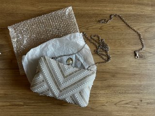 Bolso fiesta perlas plateado