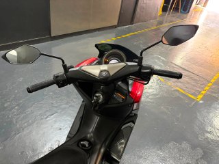 Yamaha NMAX 125 Scooter Rojo/Negro