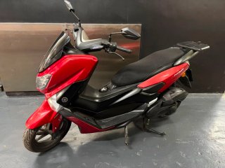 Yamaha NMAX 125 Scooter Rojo/Negro