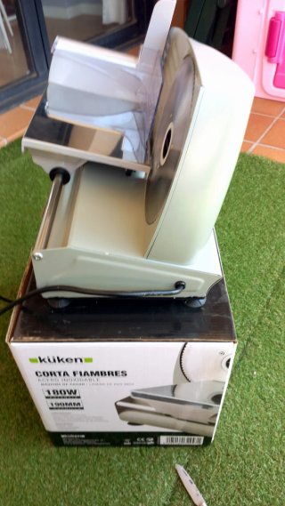 Corta Fiambres KUKEN 180W