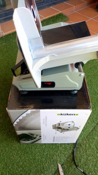 Corta Fiambres KUKEN 180W