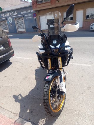 Moto Voge 800nrally Negra y Blanca