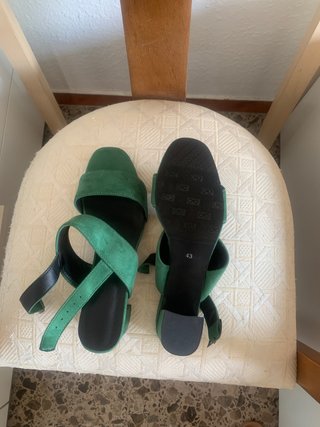 Sandalias ante verde