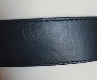 Icónico cinturón Burberry con hebilla de logotipo