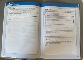 Libros B2 Inglés. Students Book pack de Macmillan.
