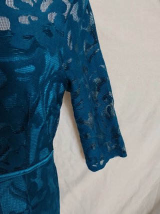 Vestido verde azulado de encaje