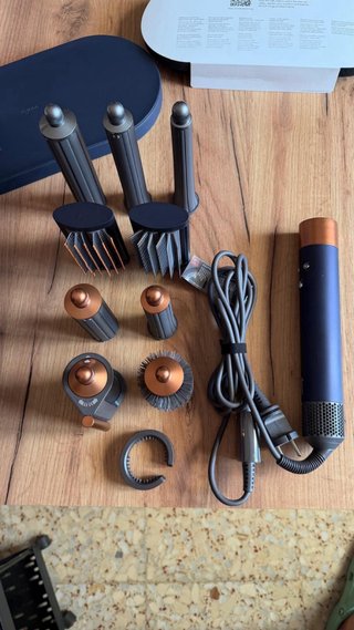Dyson Airwrap con todos los accesorios