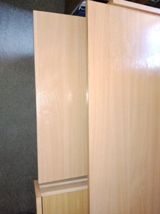 Mesa escritorio madera y plástico