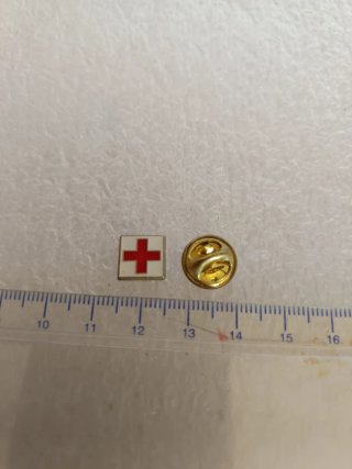 pin cruz roja vintage