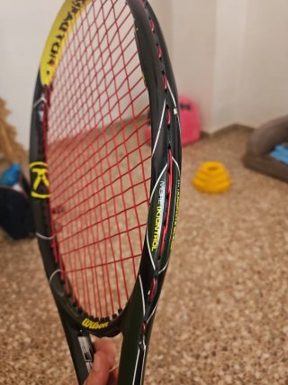 Raqueta de Tenis Wilson Negra y Amarilla