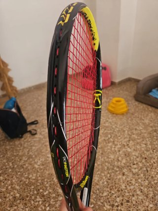 Raqueta de Tenis Wilson Negra y Amarilla
