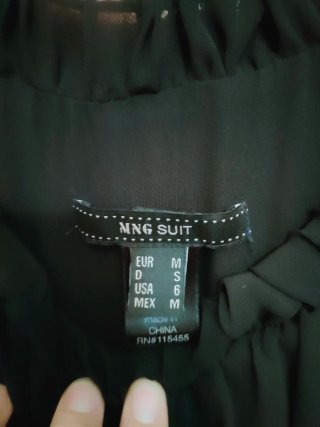 Vestido negro Mango con volantes