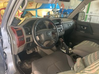 Mitsubishi Montero 2004