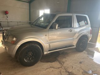 Mitsubishi Montero 2004