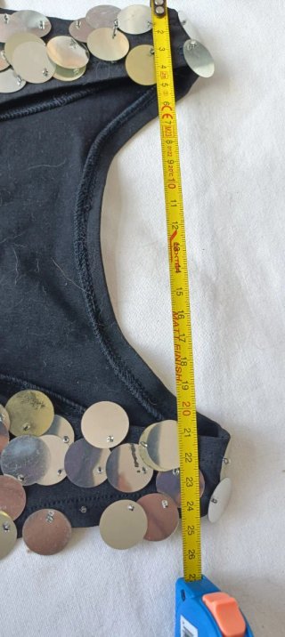 Top lentejuelas plateadas y negras.