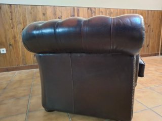 Sofá Chesterfield cuero burdeos