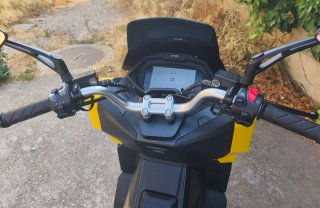 Moto Scooter LETBE MECHA 125cc Negra y Amarilla