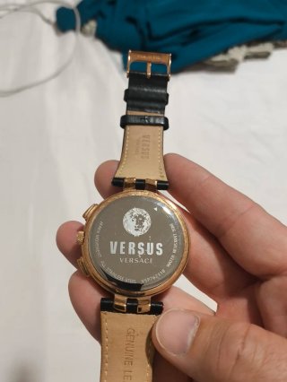 Reloj Versace Negro y Dorado