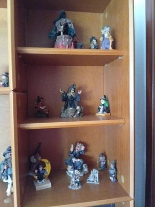Colección de figuras de brujas