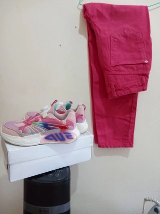 vaquero talla S y zapatillas talla 36