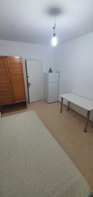 Se alquila habitación