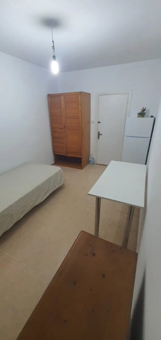 Se alquila habitación