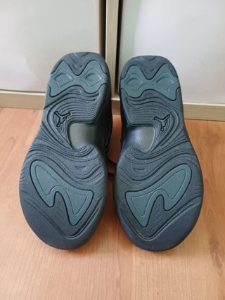 Zapatillas Jordan niño/niña negras.