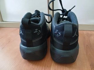 Zapatillas Jordan niño/niña negras.