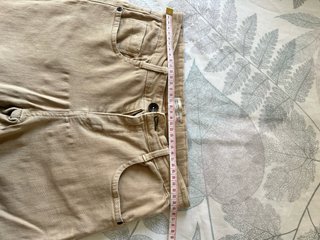 Pantalón cigarrillo beige con elastano