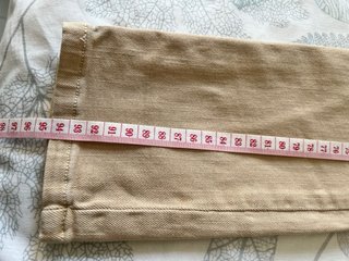 Pantalón cigarrillo beige con elastano