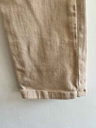 Pantalón cigarrillo beige con elastano