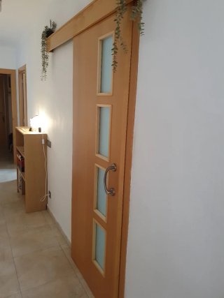 Puerta corredera madera con cristal