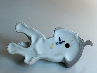 Figura Lladro Perro Dormilón Porcelana