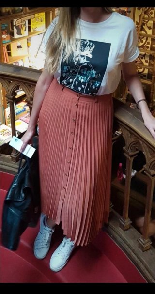 Falda midi plisada Stradivarius