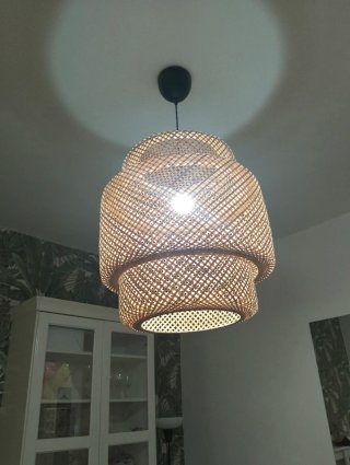 Lámpara de mimbre colgante